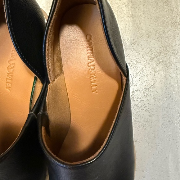 Cynthia Rowley Black Leather Flats - Picture 3 of 7